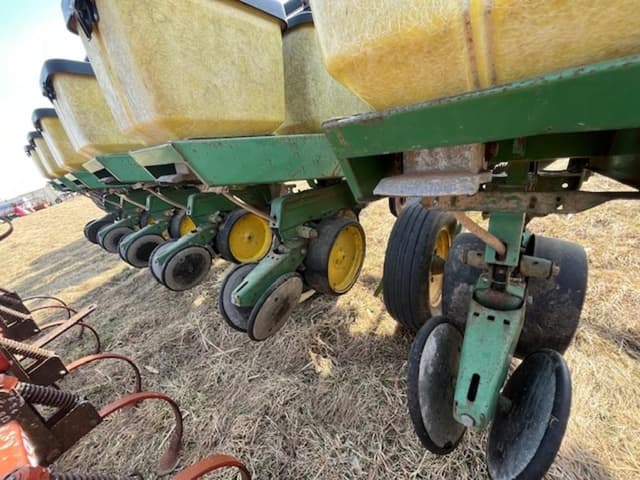 Image of John Deere 7000 equipment image 3