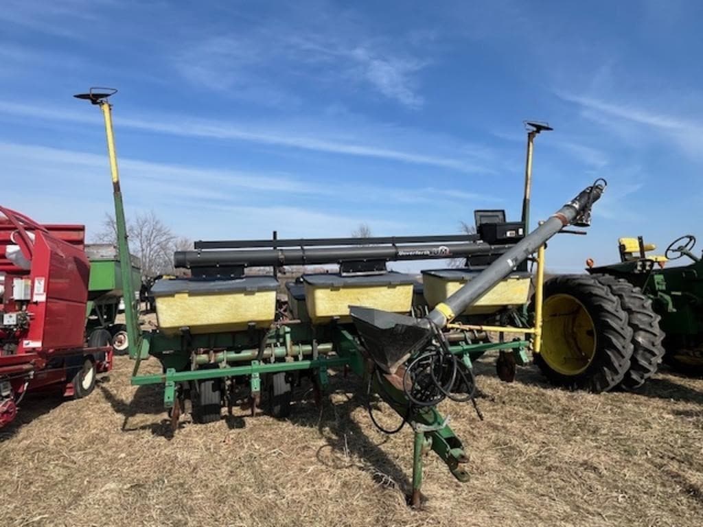 Image of John Deere 7000 Primary image