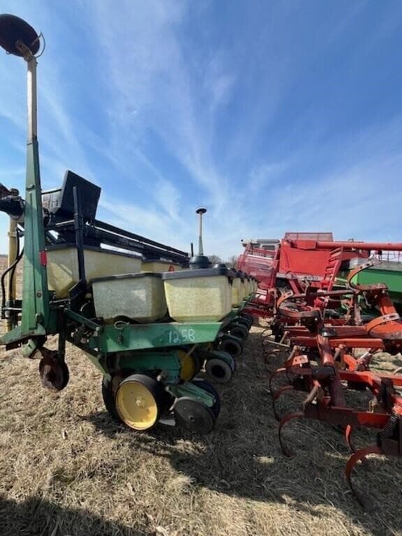 Image of John Deere 7000 equipment image 4