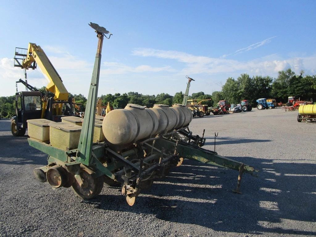 John Deere 7000 Equipment Image0