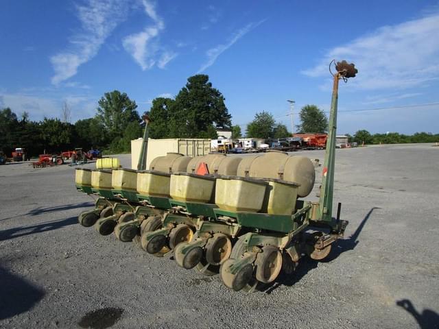 Image of John Deere 7000 equipment image 1