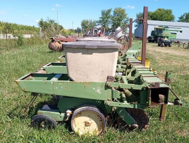 Image of John Deere 7000 equipment image 1