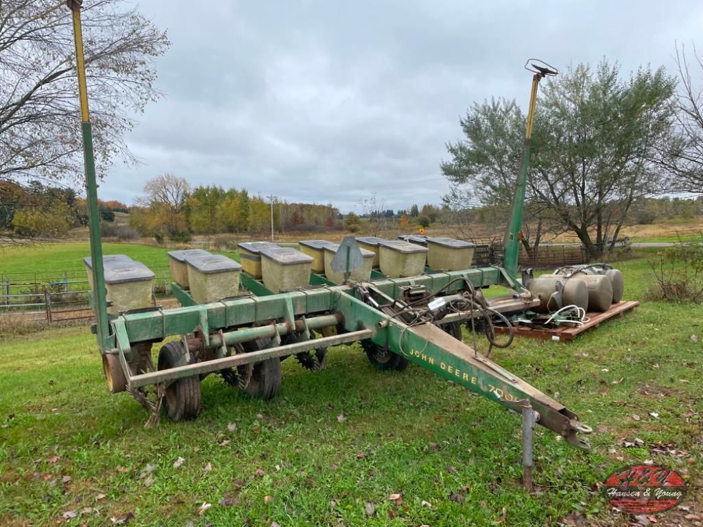 John Deere 7000 Equipment Image0