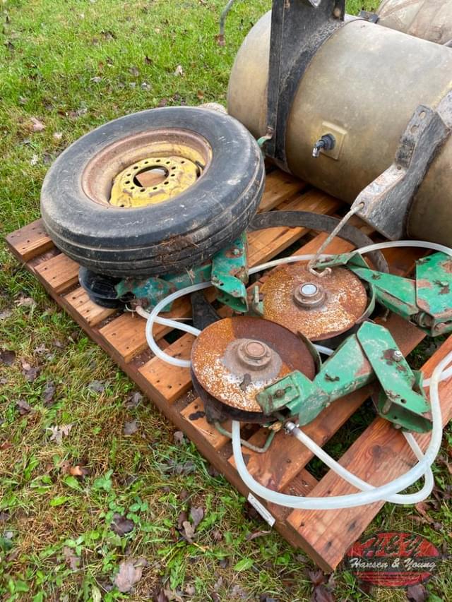 Image of John Deere 7000 equipment image 1