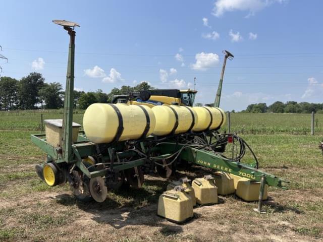 Image of John Deere 7000 equipment image 4