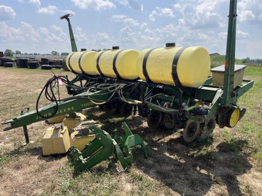 Image of John Deere 7000 Primary image