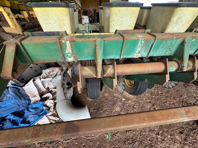 Image of John Deere 7000 equipment image 1
