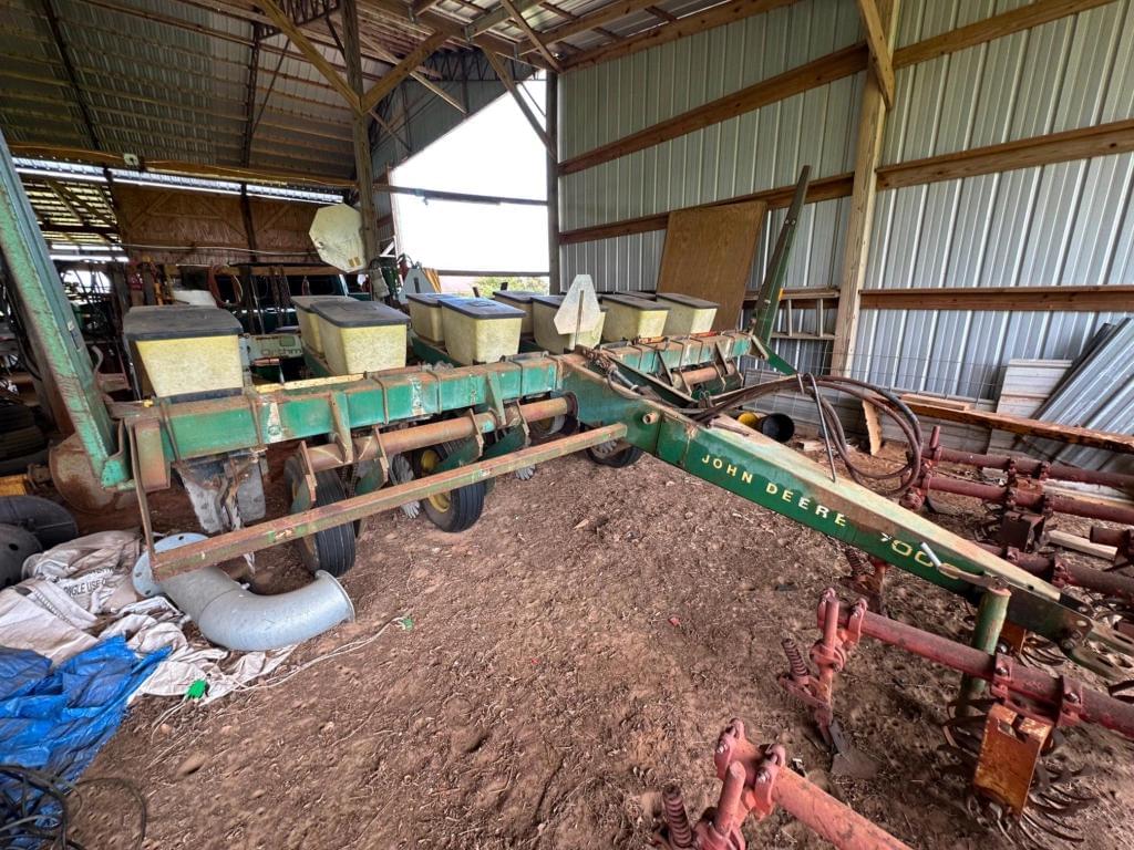 Image of John Deere 7000 Primary image