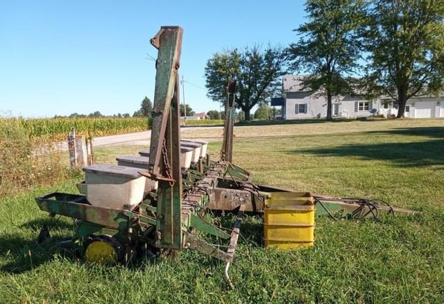 Image of John Deere 7000 equipment image 1