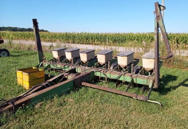 Image of John Deere 7000 equipment image 4