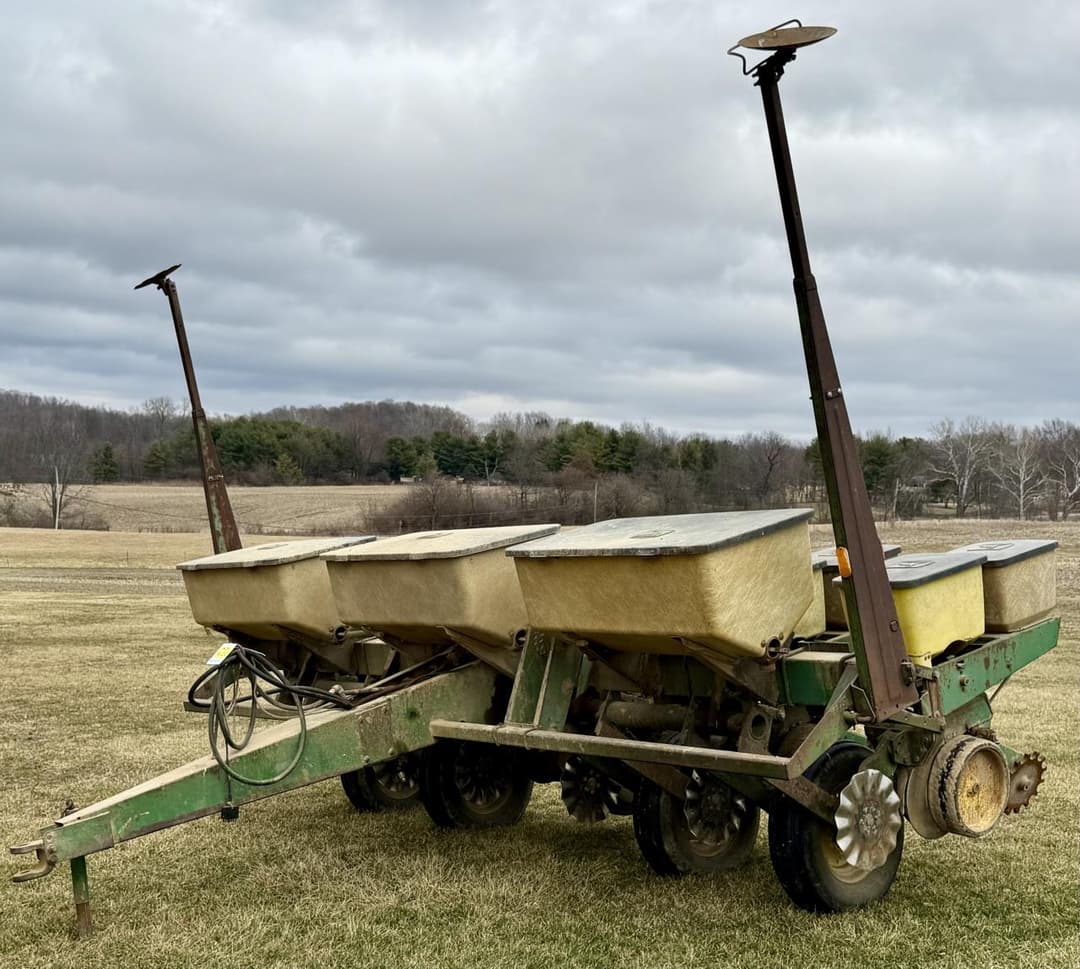 Image of John Deere 7000 Primary image