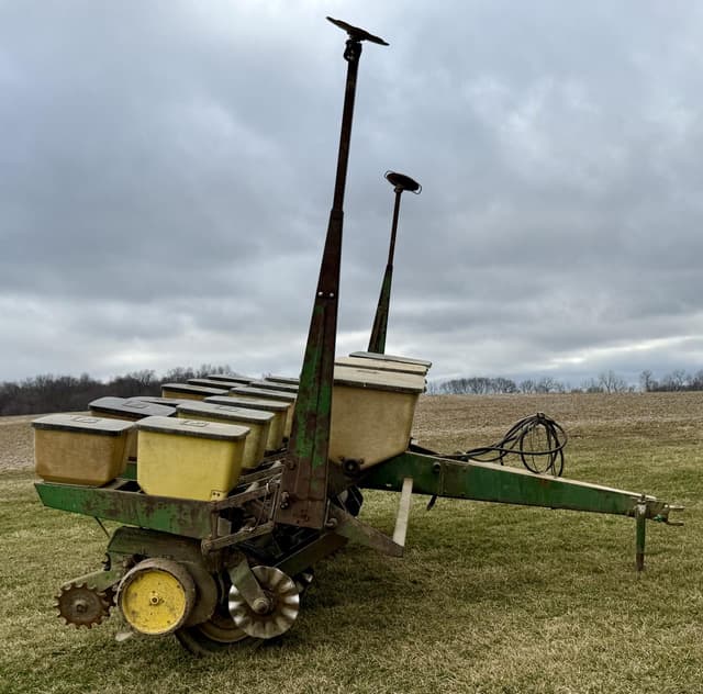Image of John Deere 7000 equipment image 4