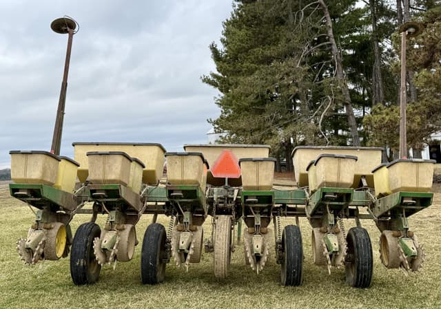 Image of John Deere 7000 equipment image 3