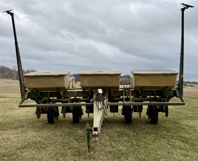 Image of John Deere 7000 equipment image 2