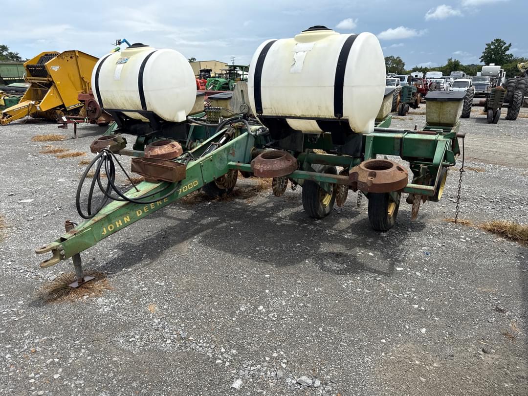Image of John Deere 7000 Primary image