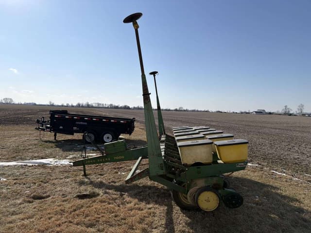 Image of John Deere P7000 equipment image 1