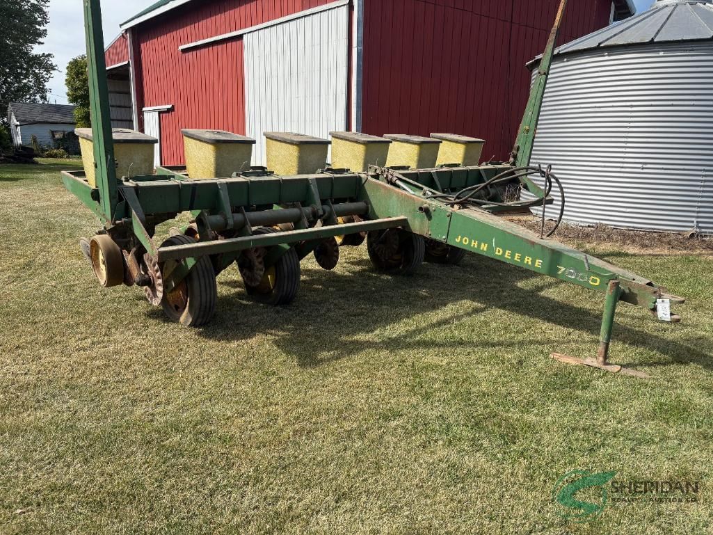 John Deere 7000 Equipment Image0