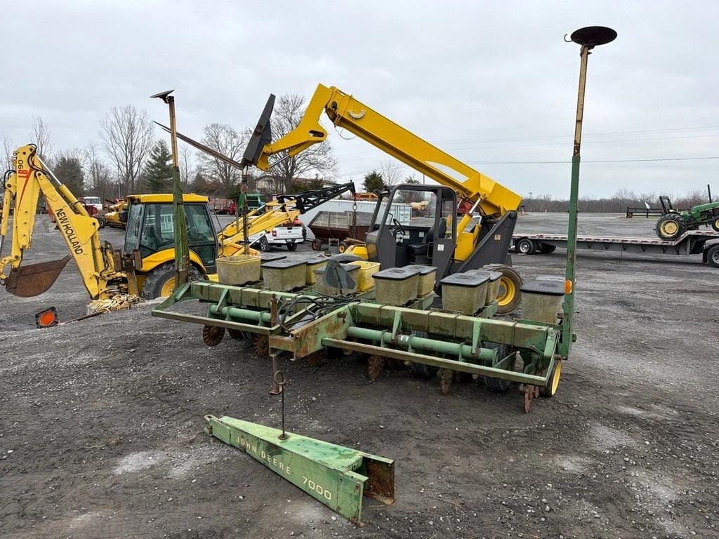 John Deere 7000 Equipment Image0