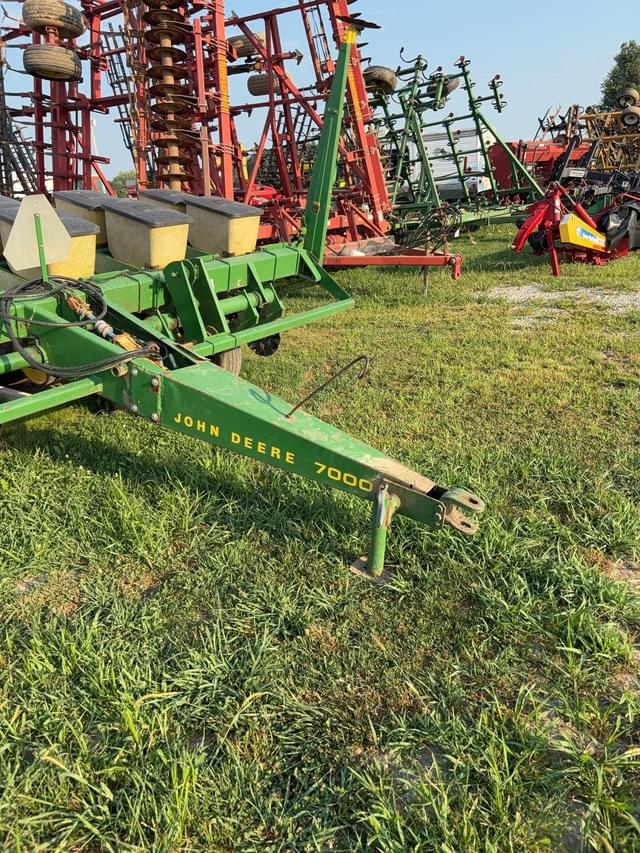Image of John Deere 7000 equipment image 2
