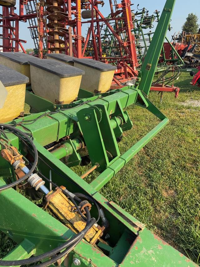 Image of John Deere 7000 equipment image 4