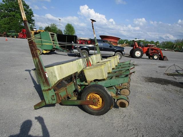 Image of John Deere 7000 equipment image 1