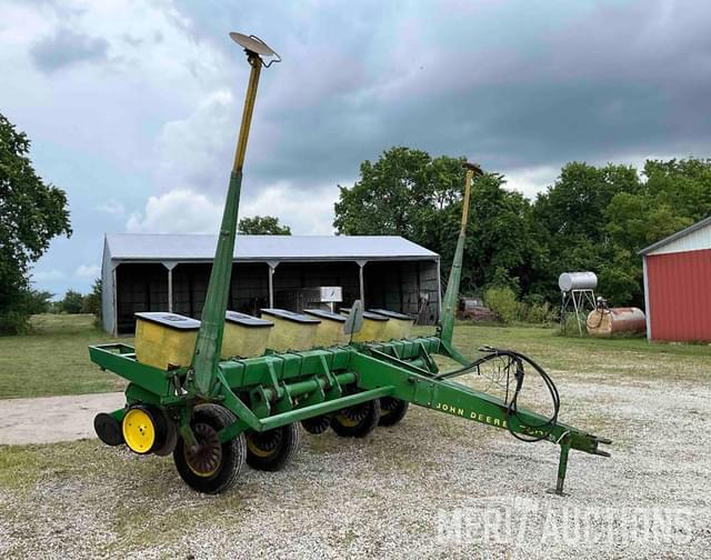 Image of John Deere 7000 equipment image 3