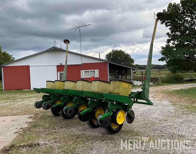 Image of John Deere 7000 equipment image 2