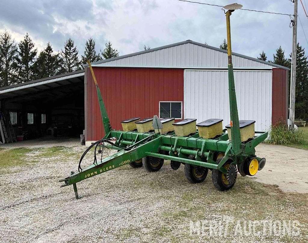 Image of John Deere 7000 Primary image