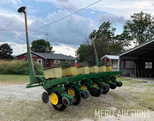 Image of John Deere 7000 equipment image 1
