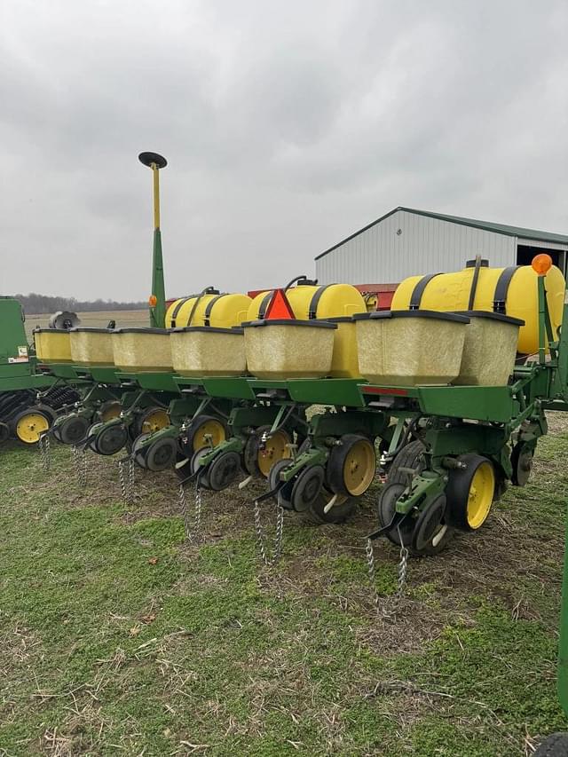 Image of John Deere 7000 equipment image 3