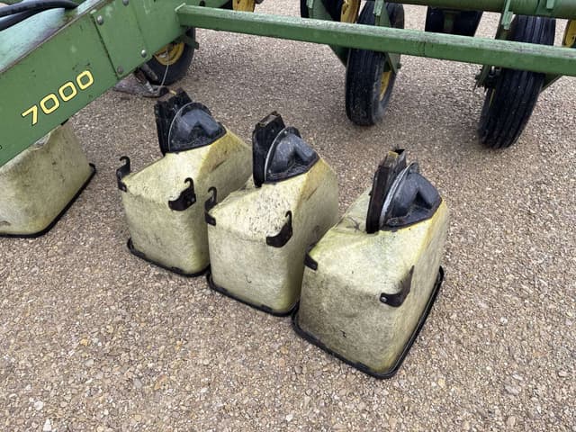 Image of John Deere 7000 equipment image 2