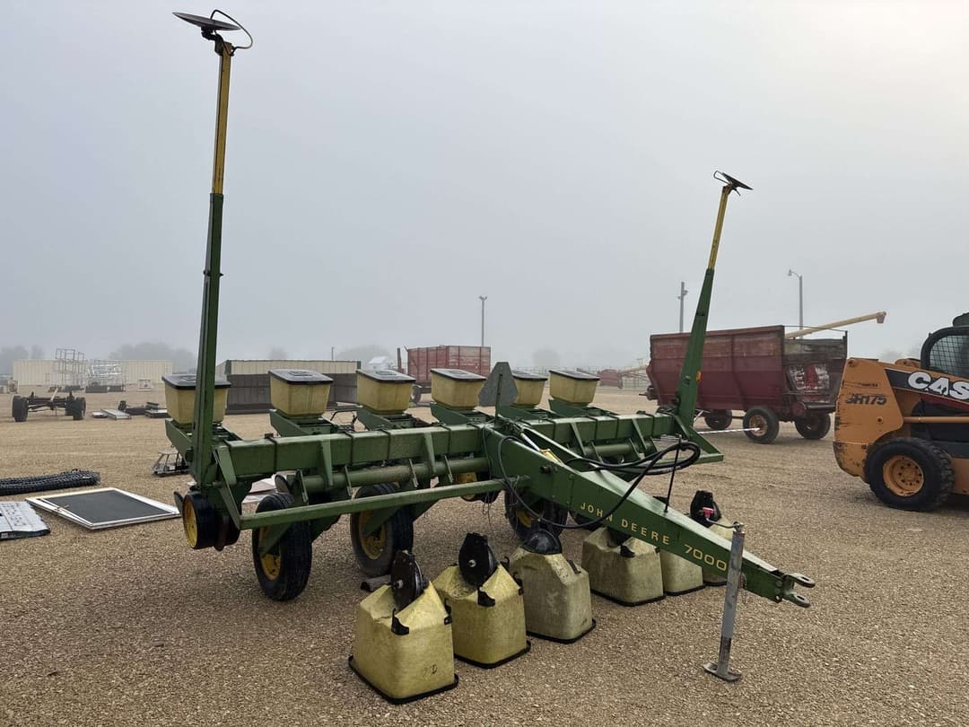Image of John Deere 7000 Primary image