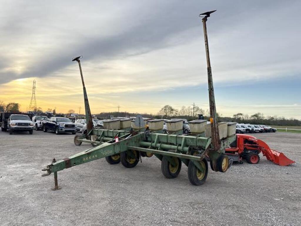 Image of John Deere 7000 Primary image