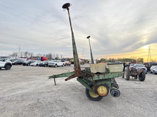 Image of John Deere 7000 equipment image 1