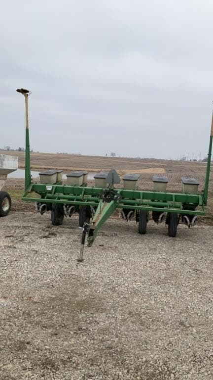 Image of John Deere 7000 equipment image 1