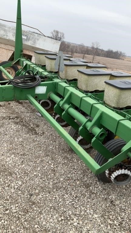 Image of John Deere 7000 equipment image 2