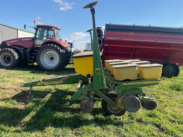 Image of John Deere 7000 equipment image 1