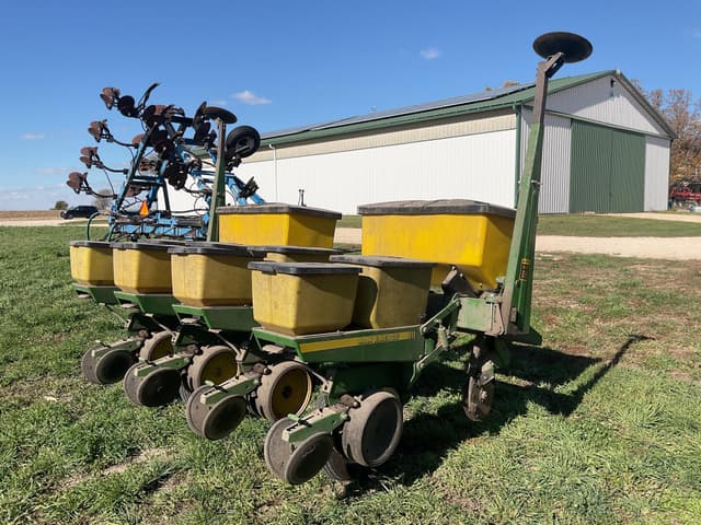 Image of John Deere 7000 equipment image 4