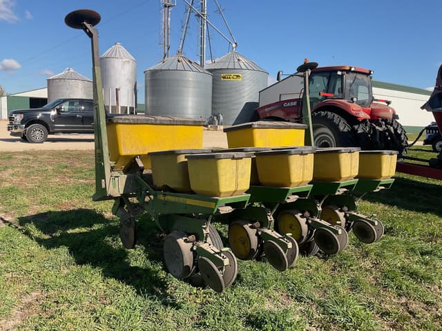 Image of John Deere 7000 equipment image 2