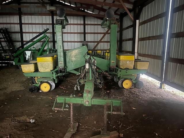 Image of John Deere 7000 equipment image 1