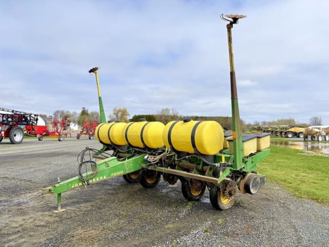 Image of John Deere 7000 equipment image 1