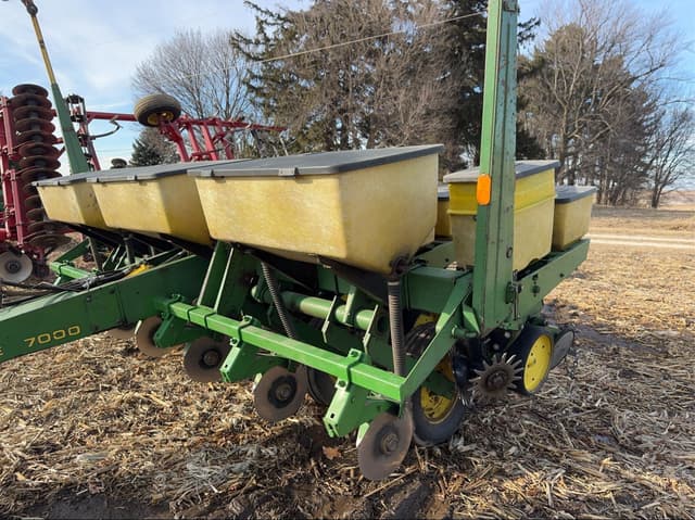 Image of John Deere 7000 equipment image 2