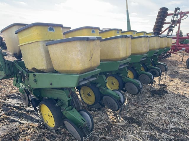 Image of John Deere 7000 equipment image 4