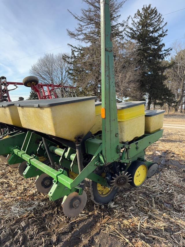 Image of John Deere 7000 equipment image 1