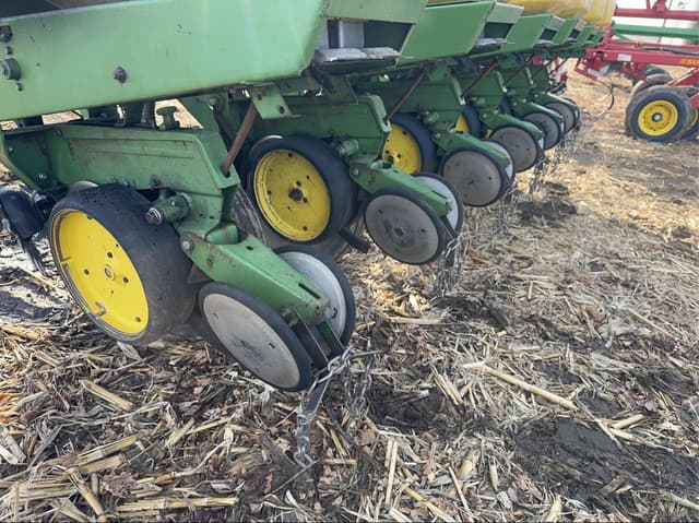 Image of John Deere 7000 equipment image 3