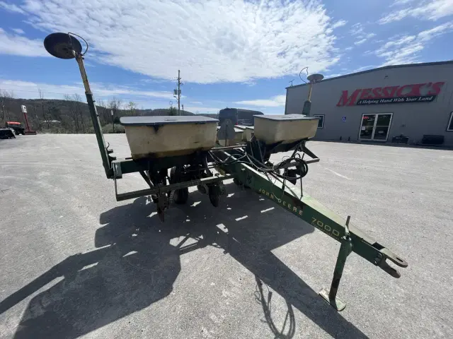 Image of John Deere 7000 equipment image 2