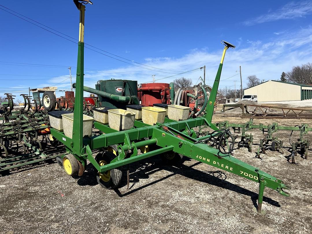 Image of John Deere 7000 Primary image