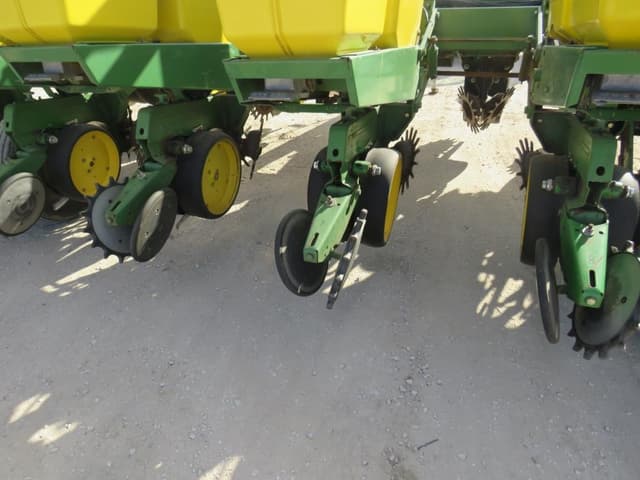 Image of John Deere 7000 equipment image 2