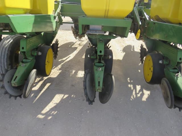 Image of John Deere 7000 equipment image 3