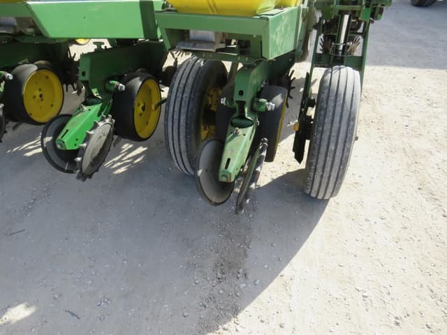 Image of John Deere 7000 equipment image 1